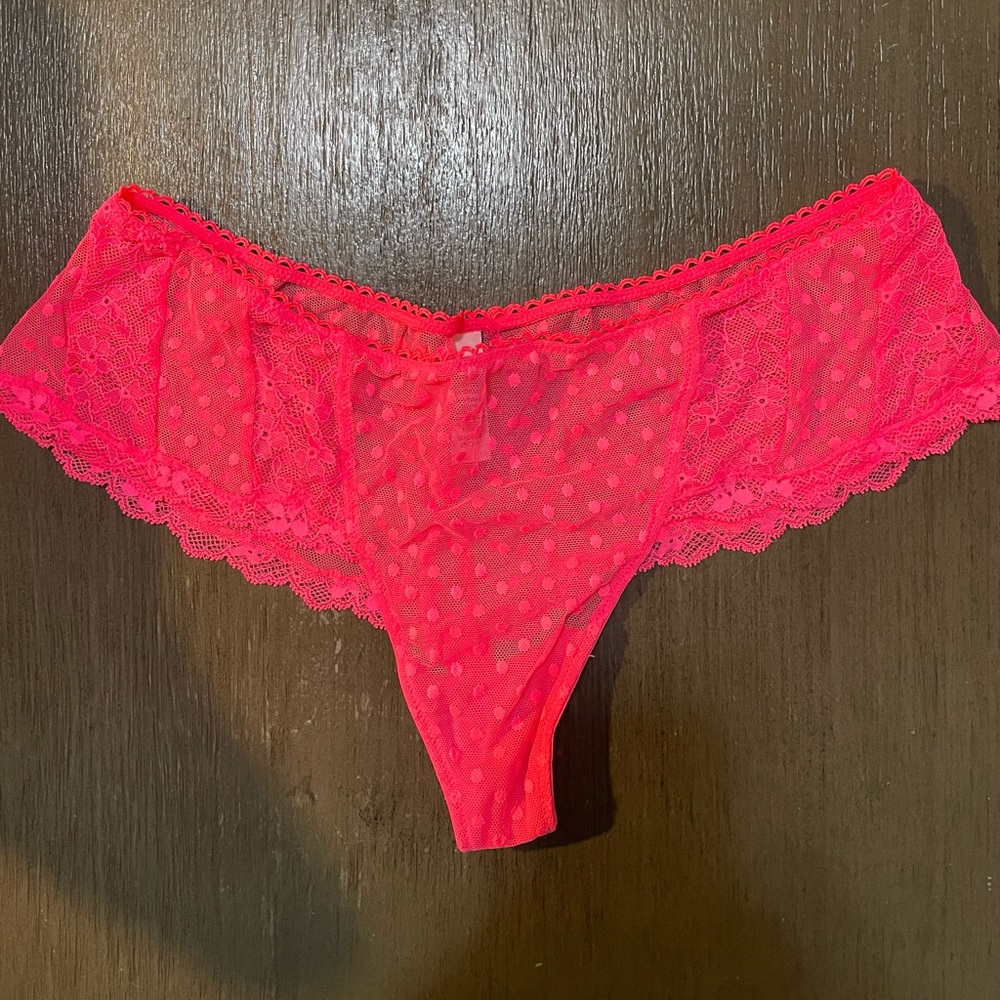 Victoria’s Secret Dream Angels wide side thong lace panty. Size XL bright pink